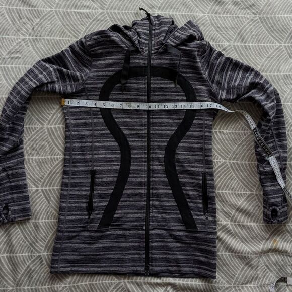 Lululemon stride hooded jacket size 8 @K1 - Picture 4 of 9